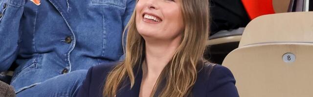 Marija Šarapova se iznenada pojavila na Rolan Garosu i izazvala potpuni delirijum, svi su gledali u prelepu Ruskinju! /FOTO/