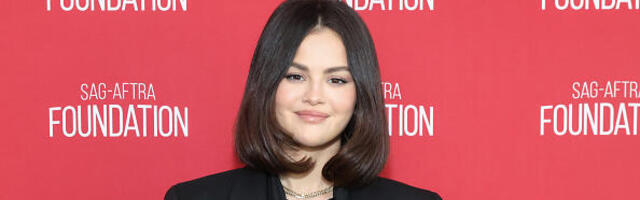 Cherry Moka nokti su klasika koju želimo za praznike, a nosi je i Selena Gomez