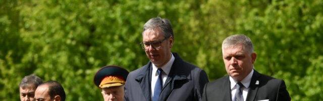 MEĐU NAJVEĆIM POLITIČKIM ZVANICAMA U SRCU RUISIJE! Kremlj objavio do sad neviđenu fotografiju Vučića i Putina!