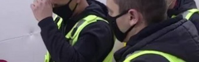 SKOČIO PREKO STOLA! Haos u Beloj kući - pred večerašnju emisiju BESNEO! Stiglo saopštenje PRODUKCIJE (VIDEO)