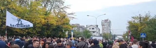 „Vidimo se ponovo, Dragane“: Počeo protest ispred Informera