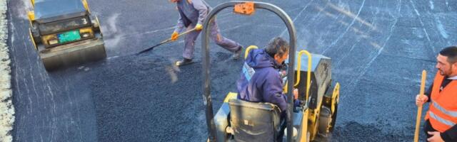 Asfaltirana ulica Dragog Barjaktarevića na Vašarištu, ekipe Niskogradnje danas u Lešničkoj (FOTO)