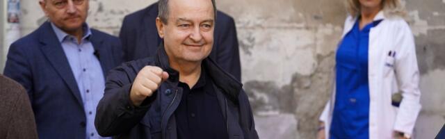 Skandalozno! Blokaderi napadaju lekare samo zato što su lečili Dačića - ovo je dno dna (FOTO)