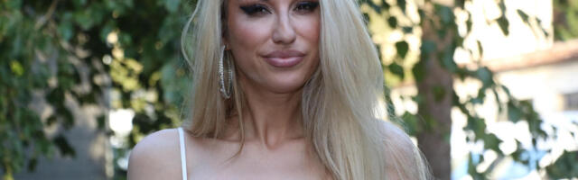 Ovo je misteriozni dečko Rade Manojlović kojeg pokušava da sakrije na sve načine: E, sad su isplivale slike (FOTO)