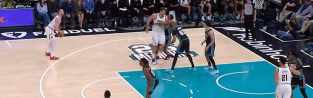 Денвер губи од најлошијих, Јокић стао на корак од трипл-дабла