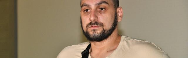 NIJE MU POŠLO ZA RUKOM da nagovori Miljanu Kulić da UĐU ZAJEDNO U ELITU, pa se skinuo i pokazao obnaženo telo nakon što se prepolovio! Zola ne preza više ni od čega!