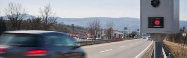 Na kojoj udaljenosti kamera za brzinu registruje prekršaj