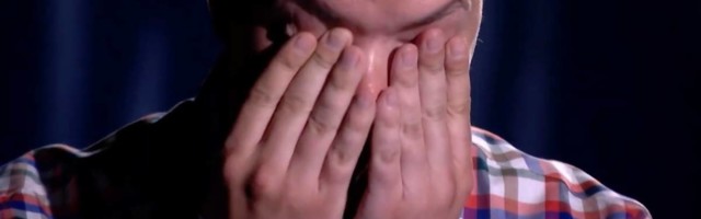 Belorusku novinar sa masnicima i ožiljcima po telu priznao da je kriv za organizovanje protesta, roditelji tvrde da ga je KGB mučio