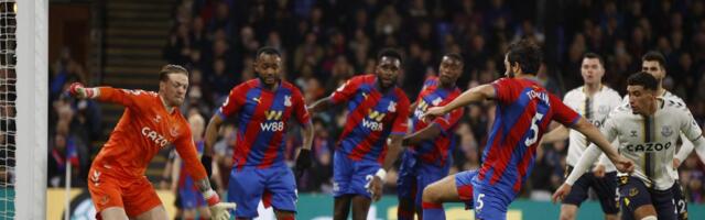 Galager i Tomkins srušili Everton