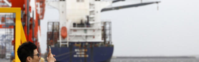 Руски бродови упркос Стармеровим претњама и даље пролазе