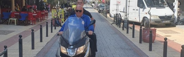 PALMA U PARALIJI NA MOTORU, ALI GDE JE DAČIĆ? Lider JS: Sve je spremno za dolazak srpskih lekara i medicinskih radnika u popularno grčko letovalište! /video/