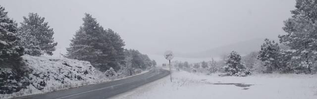 Не кретати на пут у правцу Сјенице и Копаоника; Проблеми са струјом у чачанским селима, завејана Црна Трава