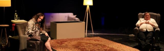 Predstava "Nasamo sa svima" u Teatru