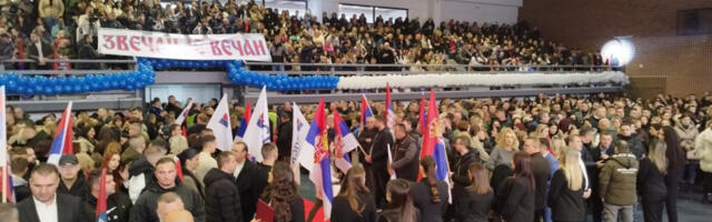 MITING SRPSKE LISTE: Hala sportova u Kosovskoj Mitrovici u bojama srpske trobojke (FOTO/VIDEO)