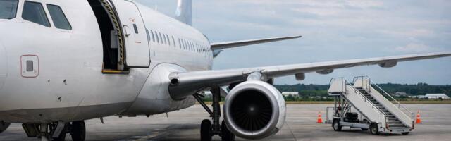 Putnici na aerodromu Kindu satima čekali u avionu, pa iskakali kroz vrata zbog nedostatka stepenica