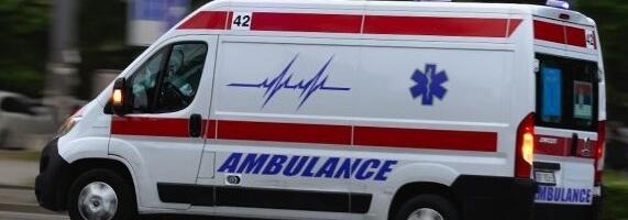 Užas u Nišu: Muškarac nasred ulice izboden šrafcigerom