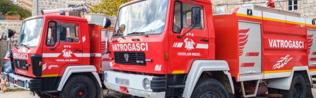 IZBIO VELIKI POŽAR U PODGORICI: Gori pogon "Prerade“, na terenu vatrogasci