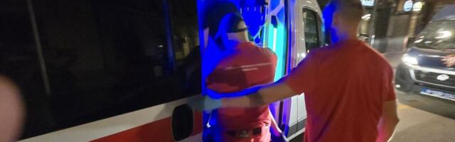 Motocikl sa dvojicom mladića se zakucao u autobus: Horor scena iz Novog Pazara, vozač prebačen za Beograd (VIDEO)