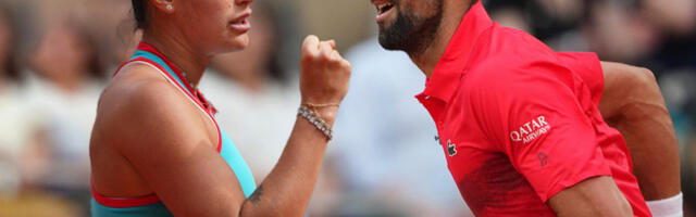 NOVAK ĐOKOVIĆ NATERAO ARINU DA MU SE IZVINI! Sabalenka morala i da se pokloni pred legendom (VIDEO)