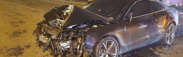 Stravična saobraćajna nesreća u Tuzli, povrijeđene iz smrskanog auta izvlačili vatrogasci