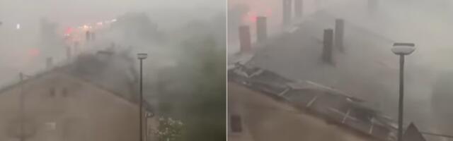 KRAGUJEVAČKI HOROR! VETAR ČUPAO KROVOVE KAO OD ŠALE, PADALI NA LJUDE: Građani jedva sačuvali živu glavu - jezivi snimak kruži mrežama! (VIDEO)
