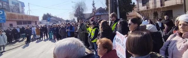 Skup podrške ispred zrenjaninske bolnice: Doktor poručio da je ponosan na učenike i studente