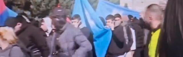 "Nije valjda da ih je sramota": SNS-ovci koji pešače iz NS kriju lica (VIDEO)