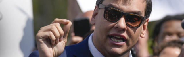 TRAMP OSLOBODIO LAŽOVA I PREVARANTA: Dobio sedam godina zatvora, a evo kako je NA FINTU izašao momentalno na slobodu