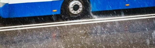 AUTOBUS PUN DECE BIO ZAROBLJEN U OLUJI VIŠE OD DVA SATA! Roditelji u panici, deo AUTOPUTA ZATVOREN