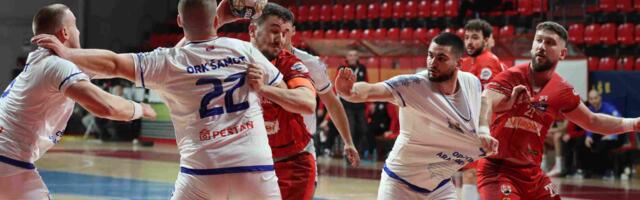 Podela plena u šumadijskom rukometnom derbiju