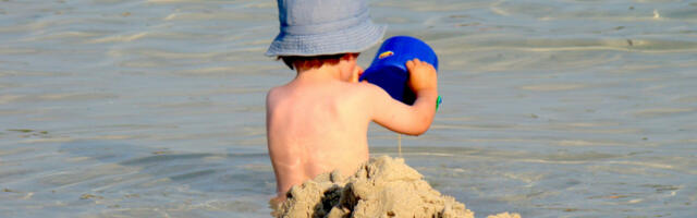 Jeziv prizor na plaži u Bečićima: Pogledajte šta vreba među dečjim igračkama