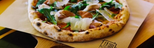 SUPER TRIK! Kako da vam smrznuta pica ispadne ukusnija?