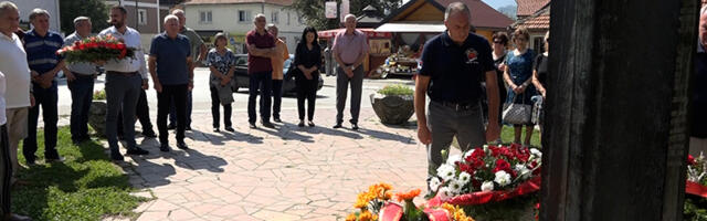 Polaganjem venaca u Sevojnu obeležena godišnjica ustanka protiv nacizma (VIDEO)