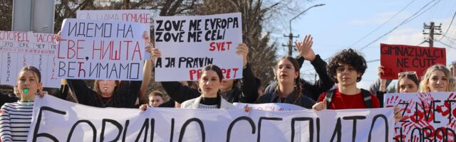 Maturanti šire protest: Ne koristimo padeži al’ koristimo mozak FOTO/VIDEO