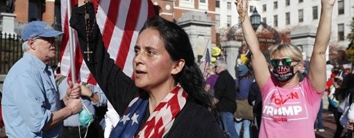 Mali broj protesta Trampovih pristalica posle proglašenja pobede Bajdena