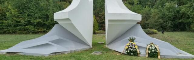 Kragujevac odao poštu nastradalima i herojima oslobodiocima u Drugom svetskom ratu (FOTO)