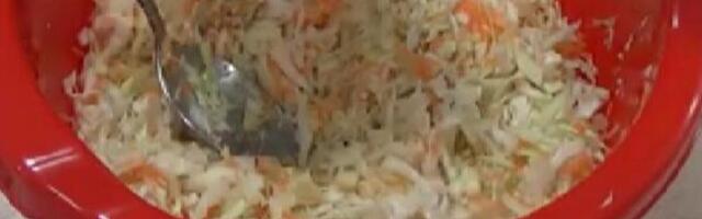 Kako da napravite kupus salatu kao iz restorana: Jednu grešku svi pravimo, a uništava ukus