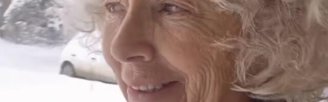 ZEVAJANA MAJA VOLK, POLAKO OSTAJE BEZ HRANE! Sneg joj je do kolena, jedva se kreće! (VIDEO)