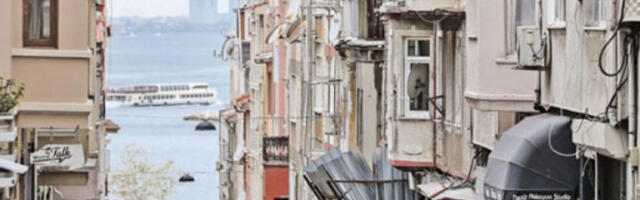 Четири полицајца и двоје грађана повређено у нападу ножем у Истанбулу