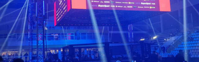 FNC SPEKTAKL: Srbin odmah napravio senzaciju - tehnički nokaut u prvoj rundi! (VIDEO)