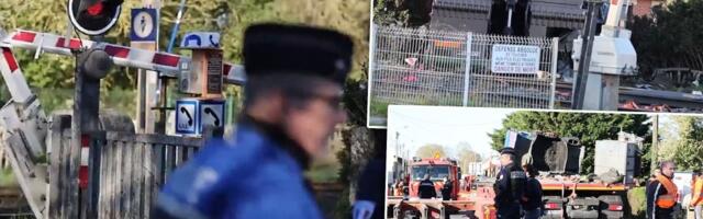 (VIDEO) Katastrofa u NATO državi! Voz udario kamion sa vojnom opremom - stižu strašne scene sa lica mesta