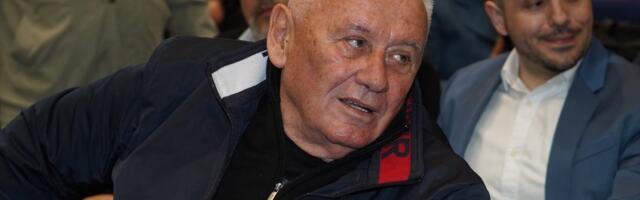 Veljo, ti li si - možemo li kod tebe da zakažemo?! GOSI uhvatio bivšeg ministra na nesvakidašnjem mestu (FOTO)