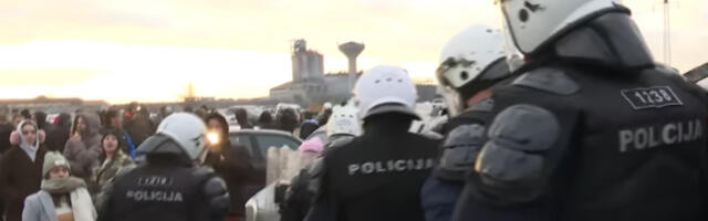 Oglasila se Crnogorska policija: Privedene 54 osobe koje su protestovale u Botunu