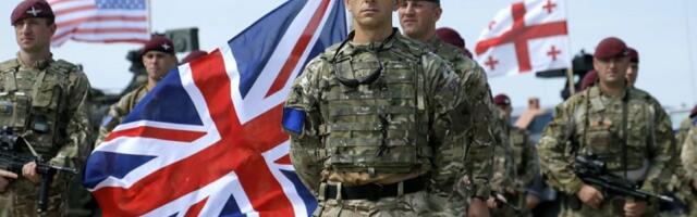 Britanski oficiri na frontu