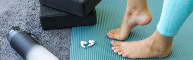 Kineziolog tvrdi: Ove dve jednostavne vežbe jačaju stopala, popravljaju ravnotežu i smanjuju rizik od padova