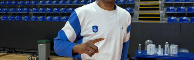 Košarkaš Efesa Kai Džons za Sportinjo: Kad bih igrao za večite s navijačima bih srušio Beogradsku arenu