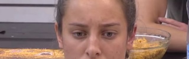 Zadrugarima pustili ANASTASIJINU NOVU PESMU, Luna se ZALEDILA, GLEDALA U JEDNU TAČKU, A NJEN IZRAZ LICA ZGRANUO SVE! (VIDEO)