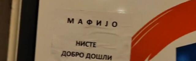 "Mafijo, niste dobrodošli": Naprednjacima stigle poruke iz Sremske Mitrovice (FOTO,VIDEO)