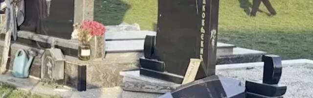 VANDALI SRUŠILI SPOMENIKE SRBIMA NA KiM Strašne slike, pohapšeni su!