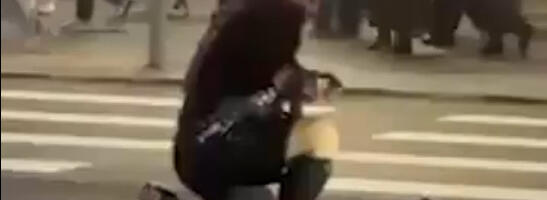 Snimak užasa na Tajvanu: Ubica nožem ubadao prolaznike, bacao dimne bombe i Molotovljeve, pa se se ubio